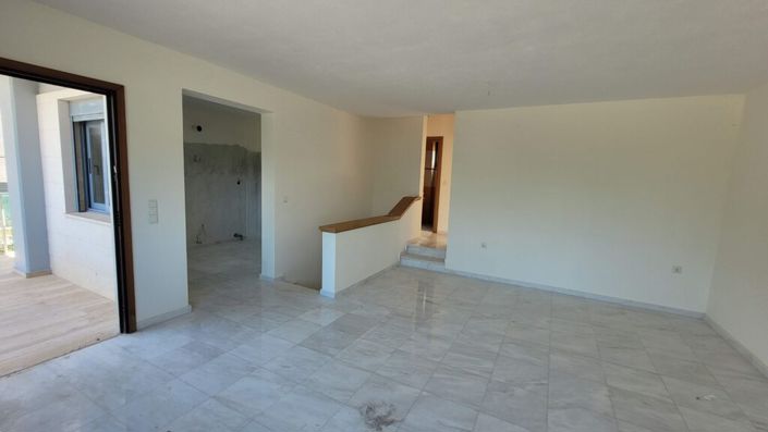 Image No.17-4 Bed Maisonette for sale