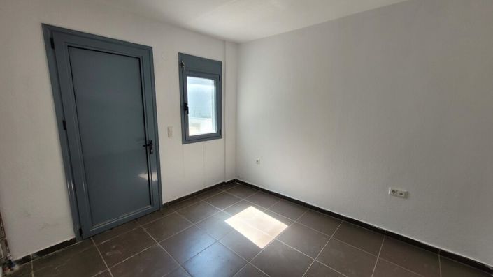 Image No.19-4 Bed Maisonette for sale