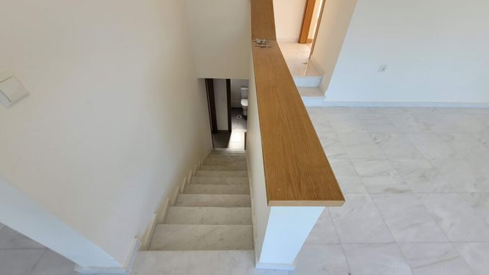 Image No.22-4 Bed Maisonette for sale