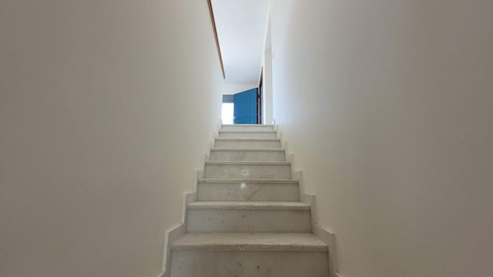 Image No.23-4 Bed Maisonette for sale