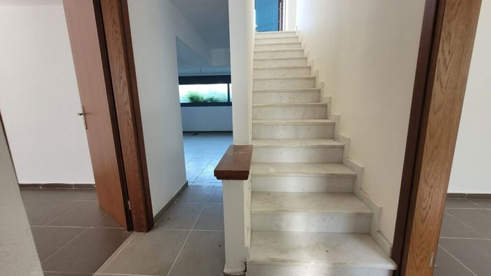 Image No.24-4 Bed Maisonette for sale