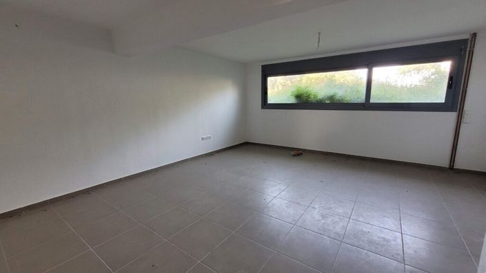 Image No.25-4 Bed Maisonette for sale