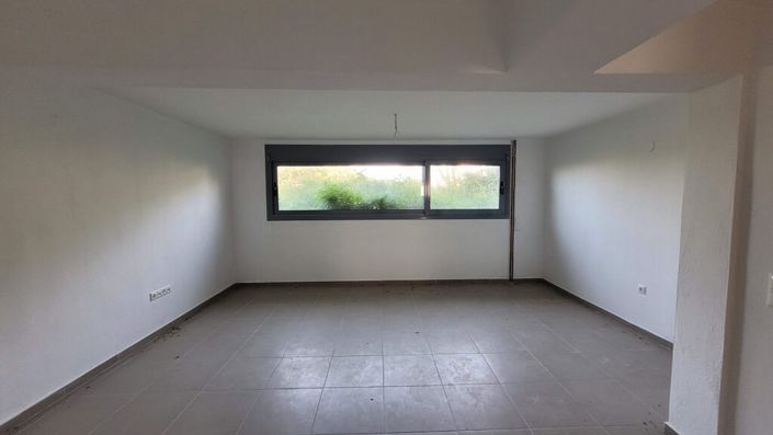 Image No.26-4 Bed Maisonette for sale