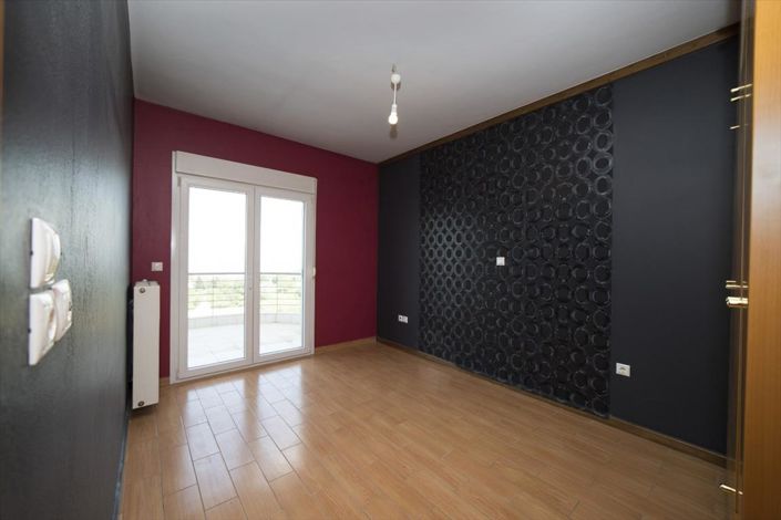 Image No.25-4 Bed Maisonette for sale