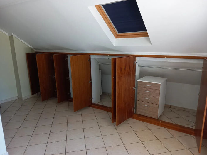 Image No.11-2 Bed Property for sale