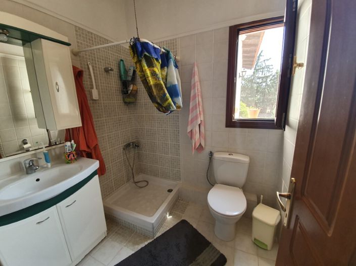 Image No.17-5 Bed Property for sale