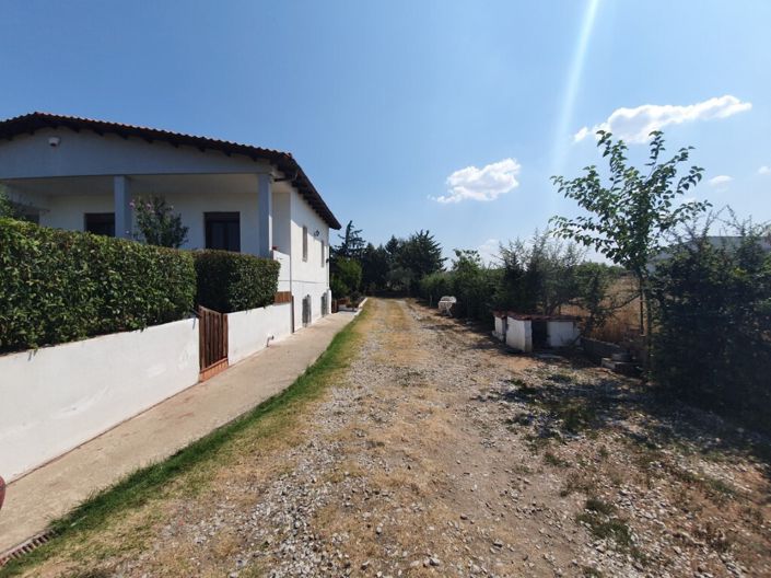 Image No.23-5 Bed Property for sale