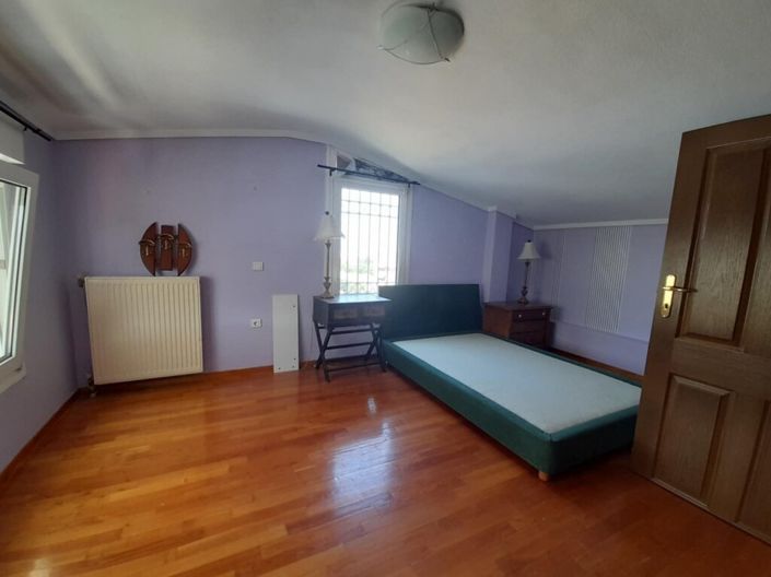 Image No.7-4 Bed Maisonette for sale