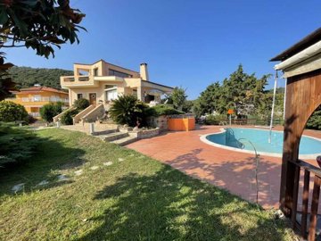 Photo 1 - Villa 310 m² in Eastern Macedonia and Thrace