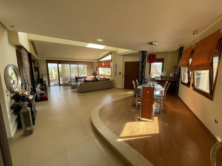 Image No.15-Villa for sale