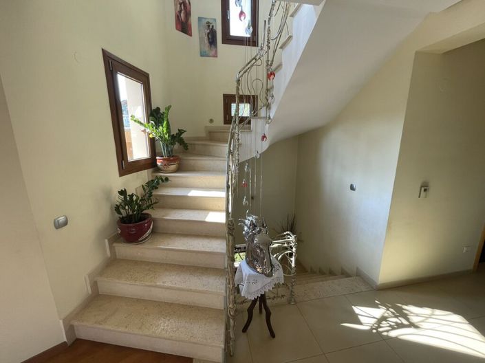 Image No.27-Villa for sale