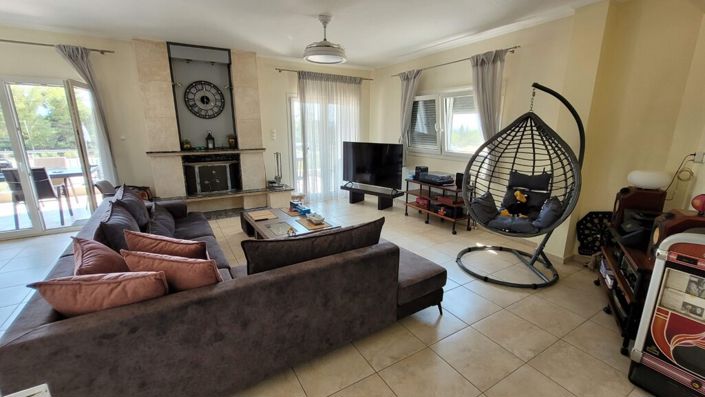 Image No.12-4 Bed Property for sale