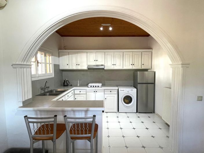 Image No.10-2 Bed Property for sale