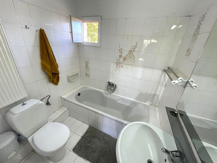 Image No.24-2 Bed Property for sale