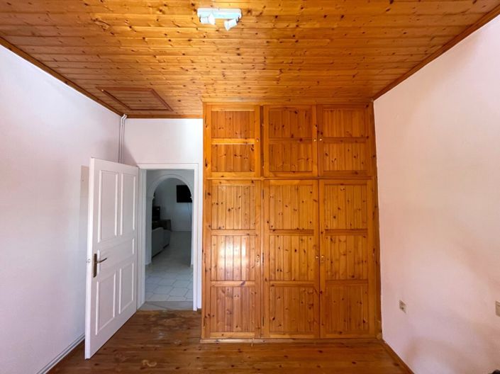 Image No.28-2 Bed Property for sale