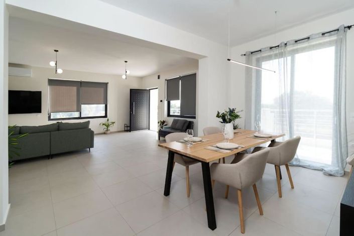 Image No.25-3 Bed Maisonette for sale