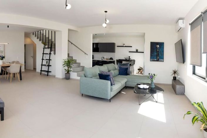 Image No.27-3 Bed Maisonette for sale