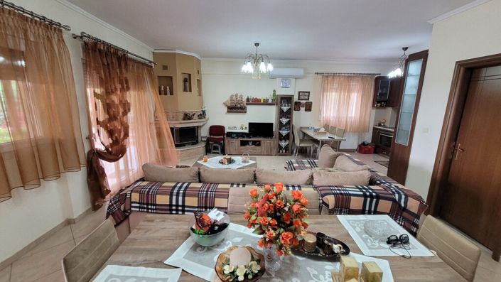 Image No.12-3 Bed Property for sale