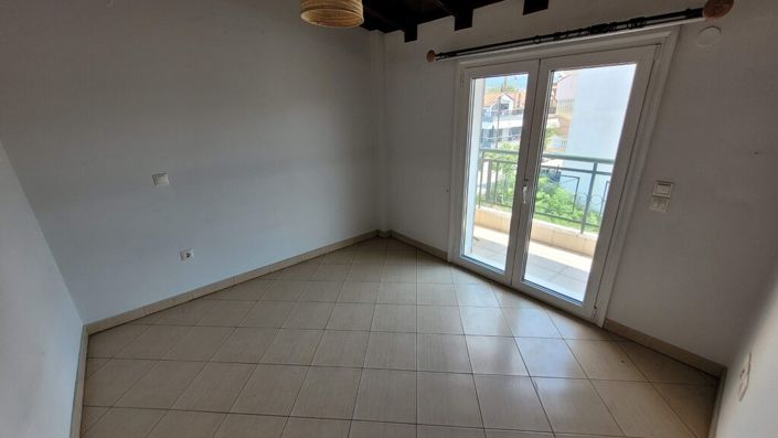 Image No.22-3 Bed Maisonette for sale