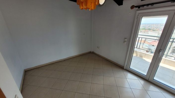 Image No.25-3 Bed Maisonette for sale