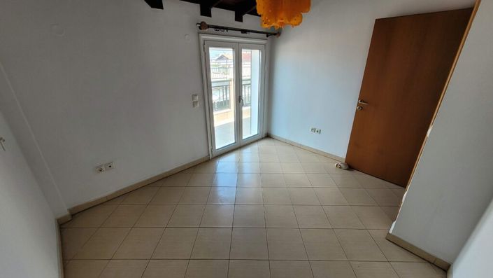 Image No.26-3 Bed Maisonette for sale