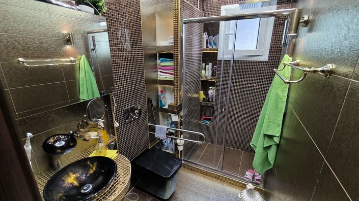 Image No.18-3 Bed Flat for sale