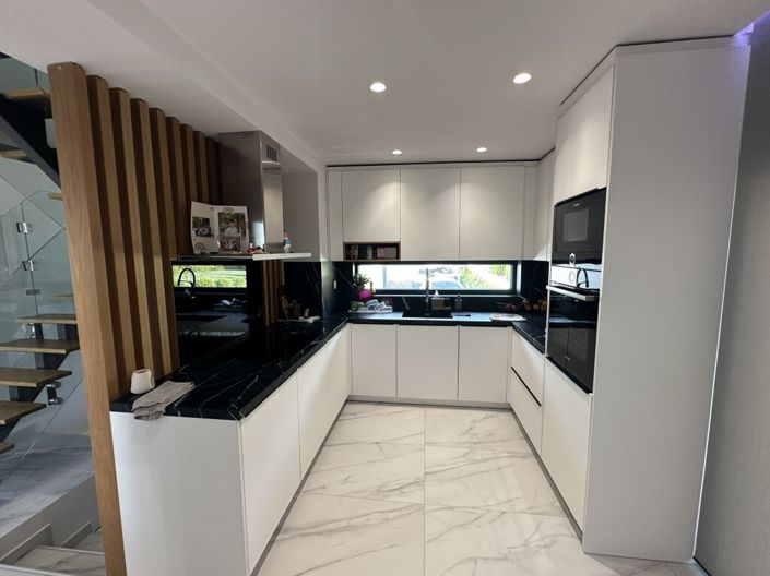 Image No.11-3 Bed Property for sale