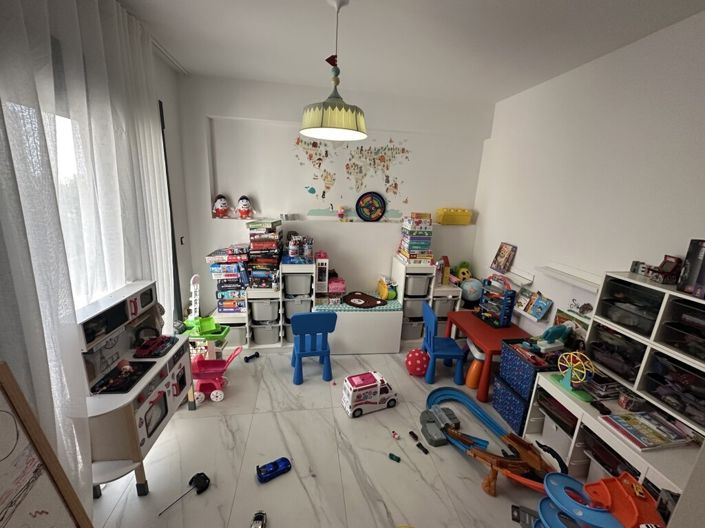 Image No.18-3 Bed Property for sale