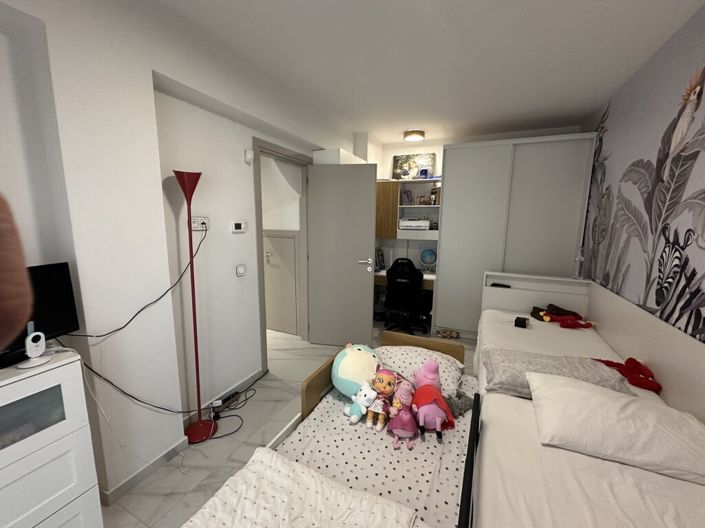 Image No.20-3 Bed Property for sale