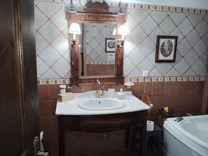 Image No.10-4 Bed Property for sale