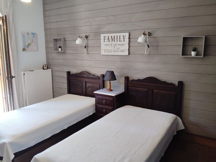 Image No.14-4 Bed Property for sale