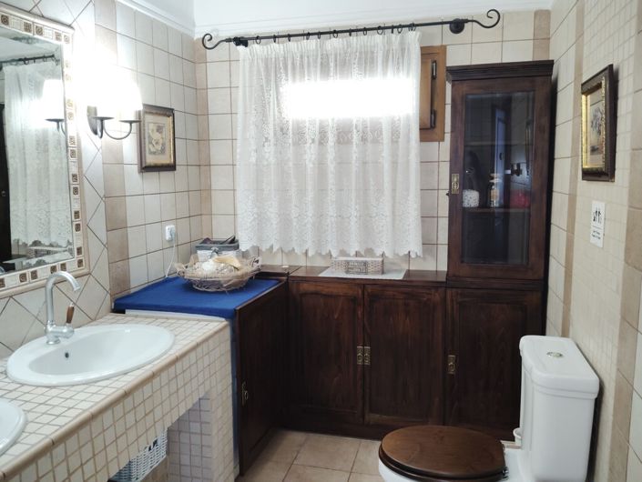 Image No.19-4 Bed Property for sale