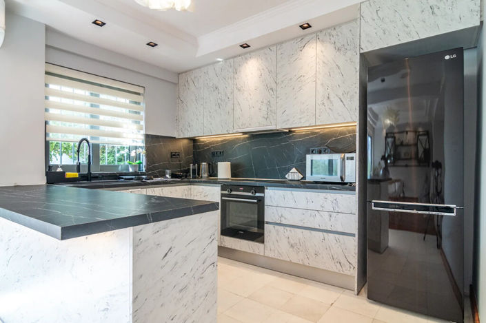 Image No.13-4 Bed Property for sale