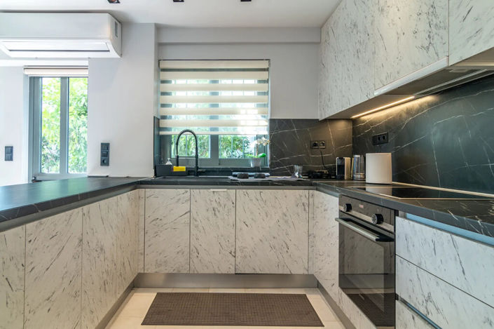 Image No.14-4 Bed Property for sale