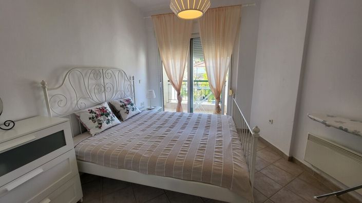 Image No.8-2 Bed Flat for sale