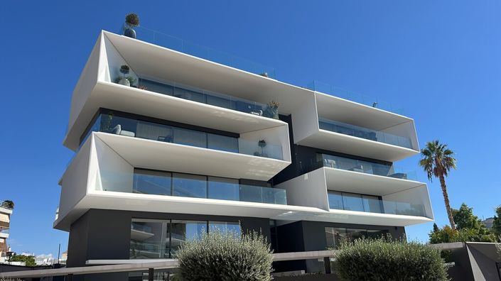 Image No.1-4 Bed Maisonette for sale