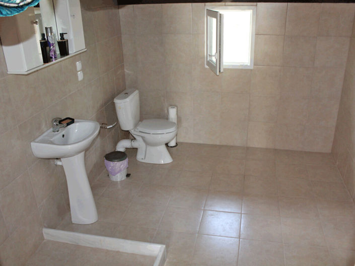 Image No.10-6 Bed Property for sale