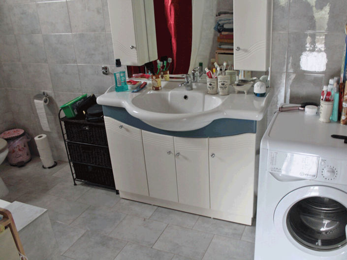 Image No.22-6 Bed Property for sale