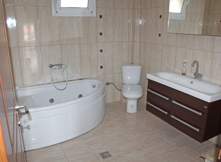 Image No.9-4 Bed Property for sale