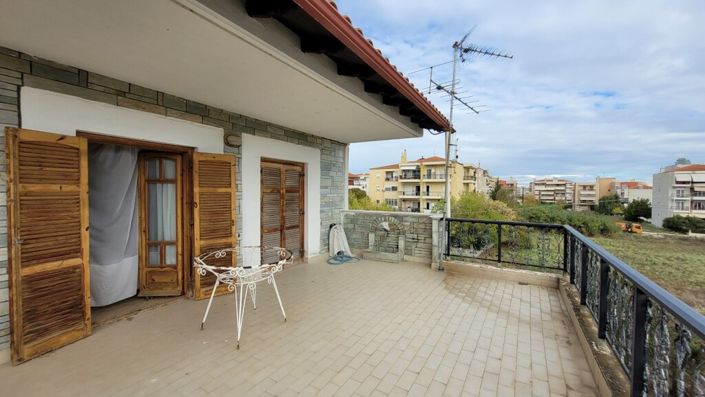 Image No.11-5 Bed Maisonette for sale