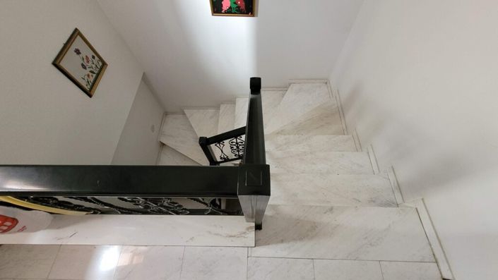 Image No.23-5 Bed Maisonette for sale