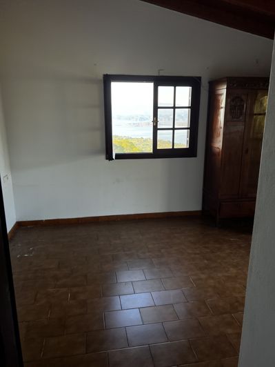 Image No.10-3 Bed Property for sale