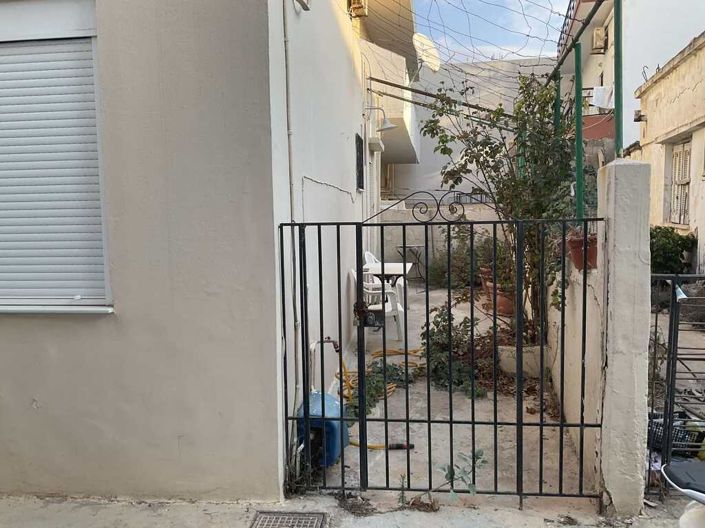 Image No.10-2 Bed Property for sale