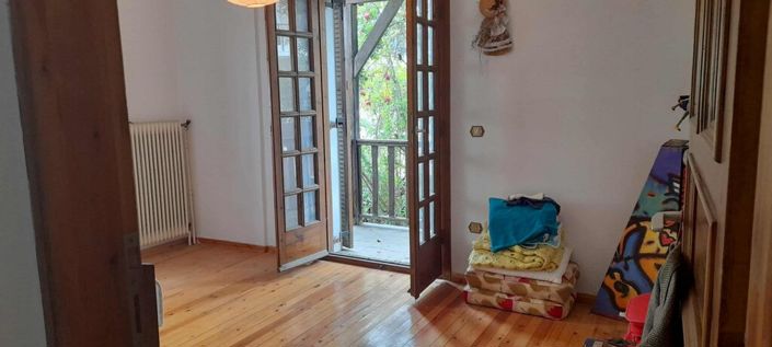 Image No.12-5 Bed Property for sale