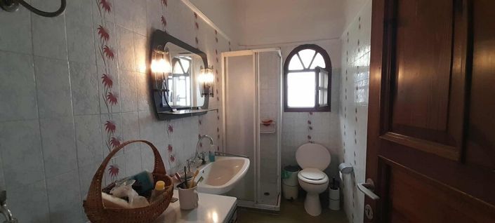 Image No.16-5 Bed Property for sale