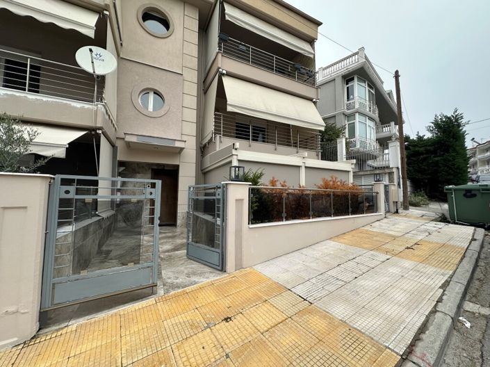 Image No.28-4 Bed Maisonette for sale