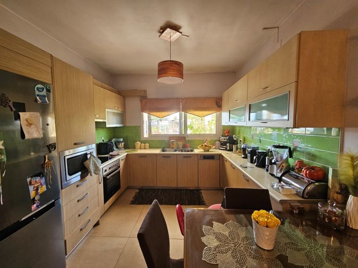 Image No.6-5 Bed Maisonette for sale