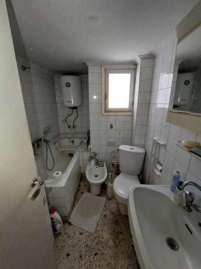 Image No.15-4 Bed Flat for sale