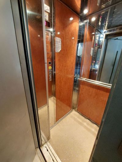 Image No.21-4 Bed Flat for sale