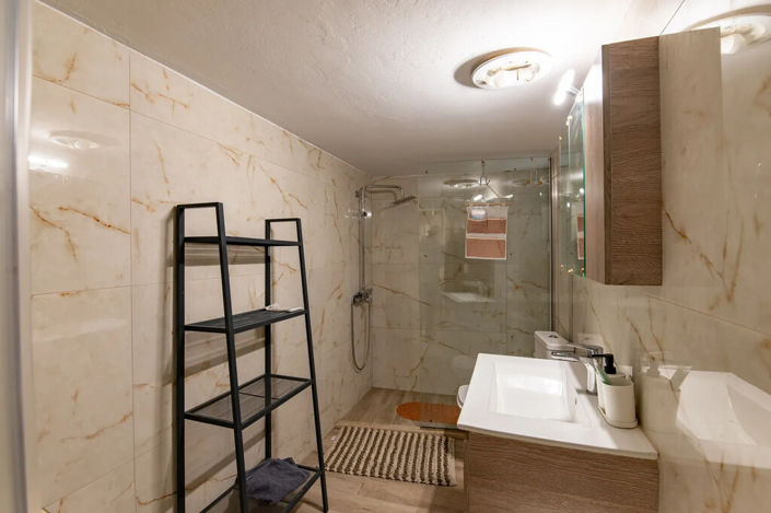 Image No.16-3 Bed Flat for sale